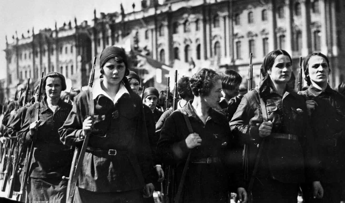 Komsomol-Mitglieder auf einer Parade in Leningrad